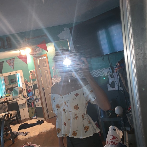 floral off the shoulder top - Picture 4 of 4